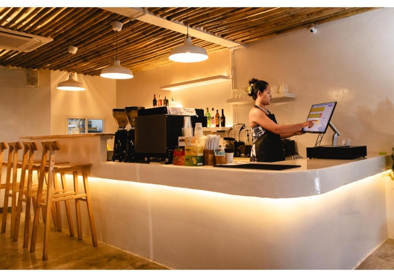 קו טאו Near Me Hostel And Bistro מראה חיצוני תמונה